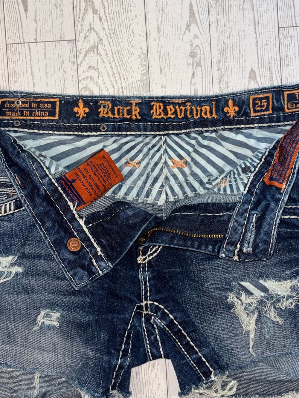 Rock Revival Lydia Easy Shorts Sz 25 Distressed Denim 4” Inseam - Picture 5 of 10